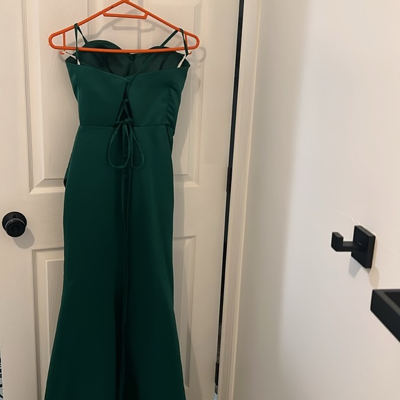 Satin, green prom/wedding guest dress - Picture 2 of 2